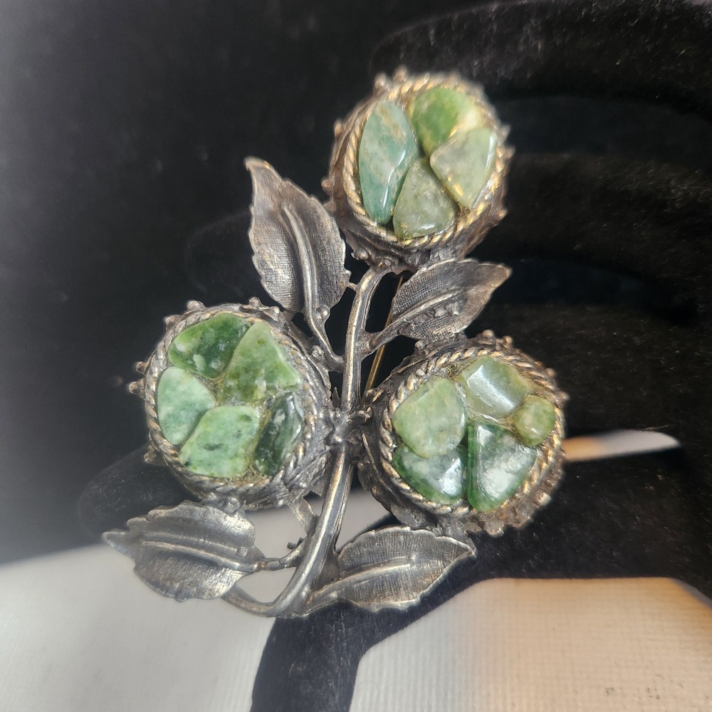 Vintage Green Stone Chip Inlay Silver Tone Thistle Floral Brooch Pin